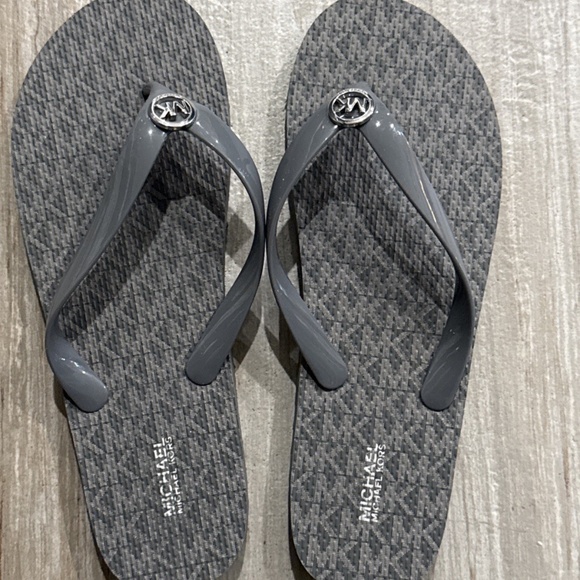 Michael Kors Grey Flip Flops Size 10 - Picture 1 of 3